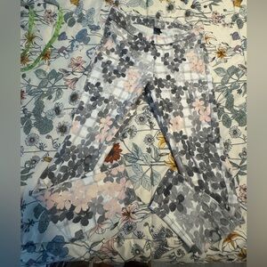 HUE Gray Floral Patterned Jeggin Pants